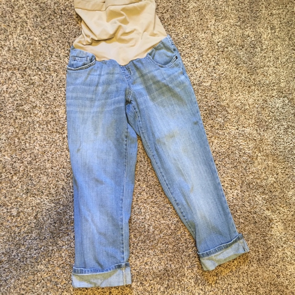 Maternity capris